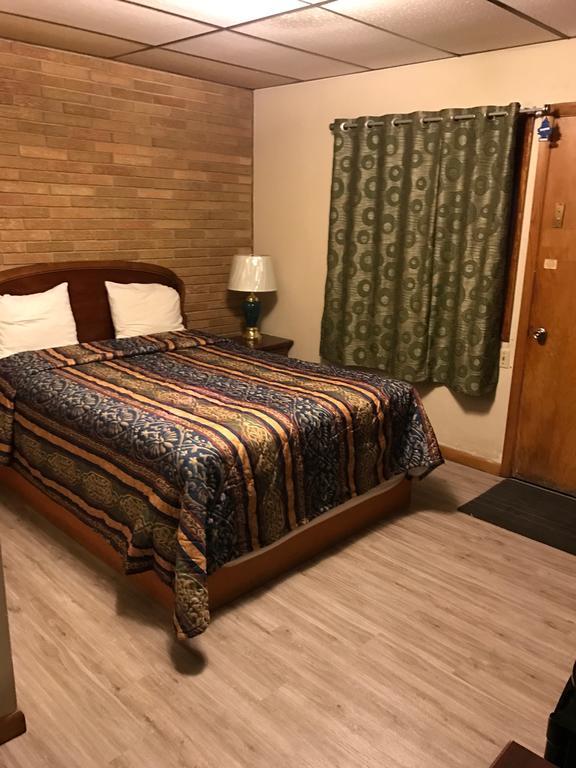 Lakeview Motel Two Rivers Bagian luar foto